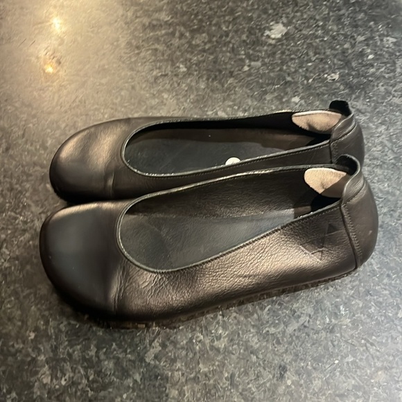 Classic Black Women's Flats - Picture 5 of 7